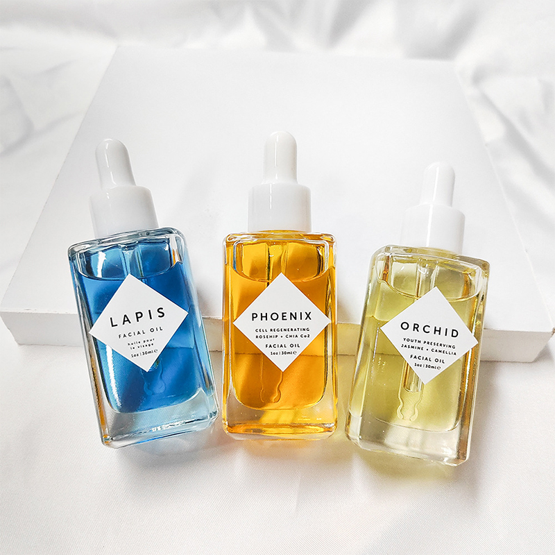 30 мл Эфирное масло для ухода за лицом Голубая хризантема увлажняет, питает и восстанавливает кожу.