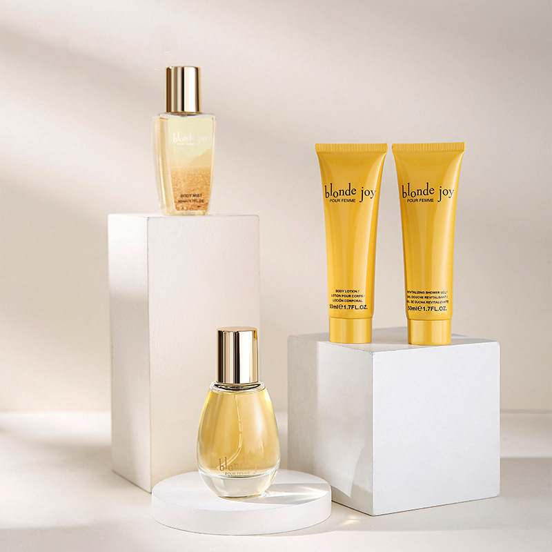 Подарочный набор по уходу за кожей для спа-ванны включает гель для душа, лосьон для тела, спрей для тела и духи для женщин